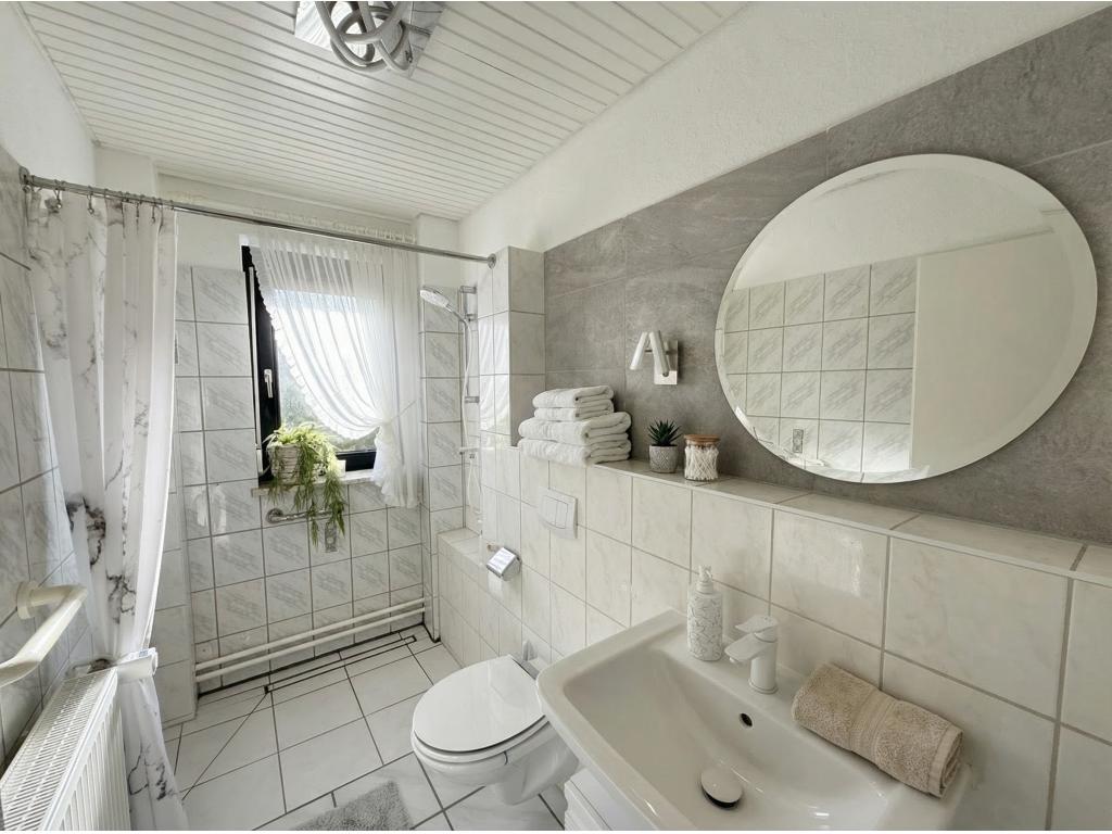 Einfamilienhaus: Badezimmer EG