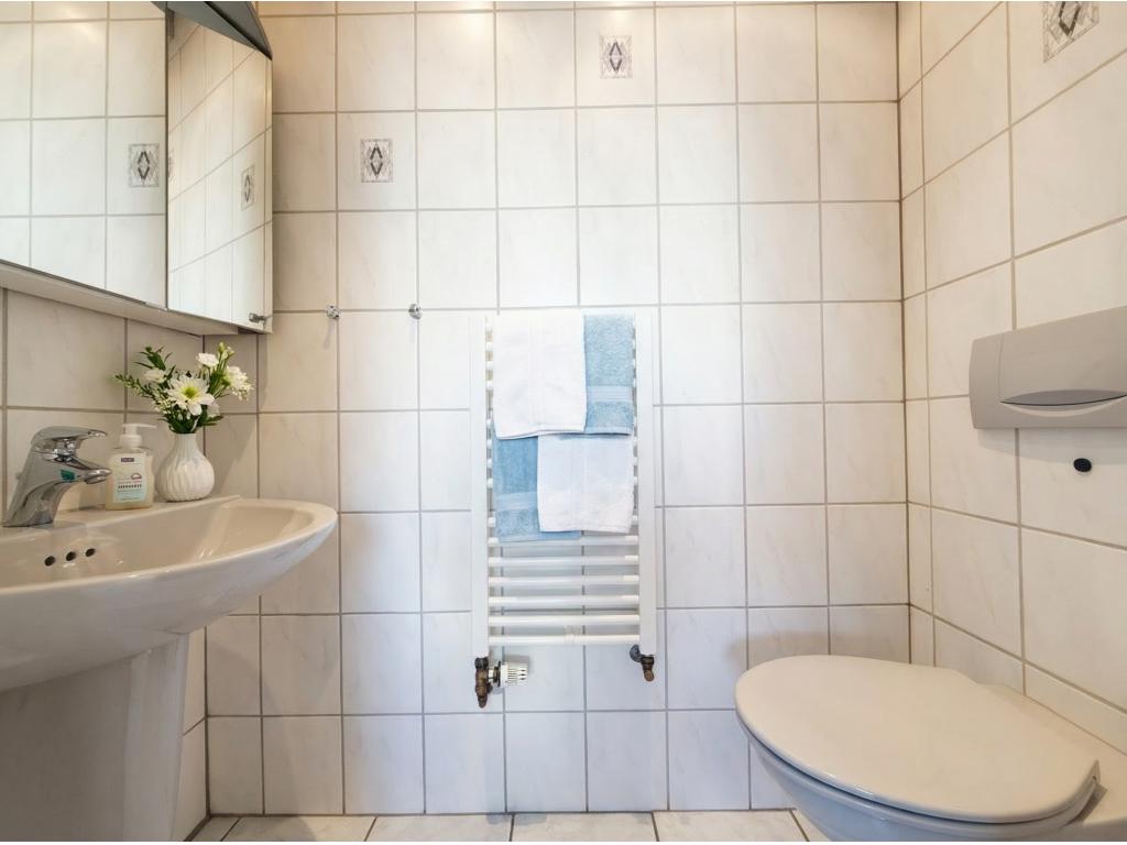 Gäste-WC Anbau Doppelhaushälfte: Gäste-WC Anbau