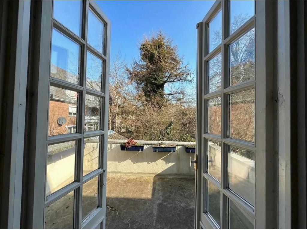 Einfamilienhaus: Balkon - Vollbad