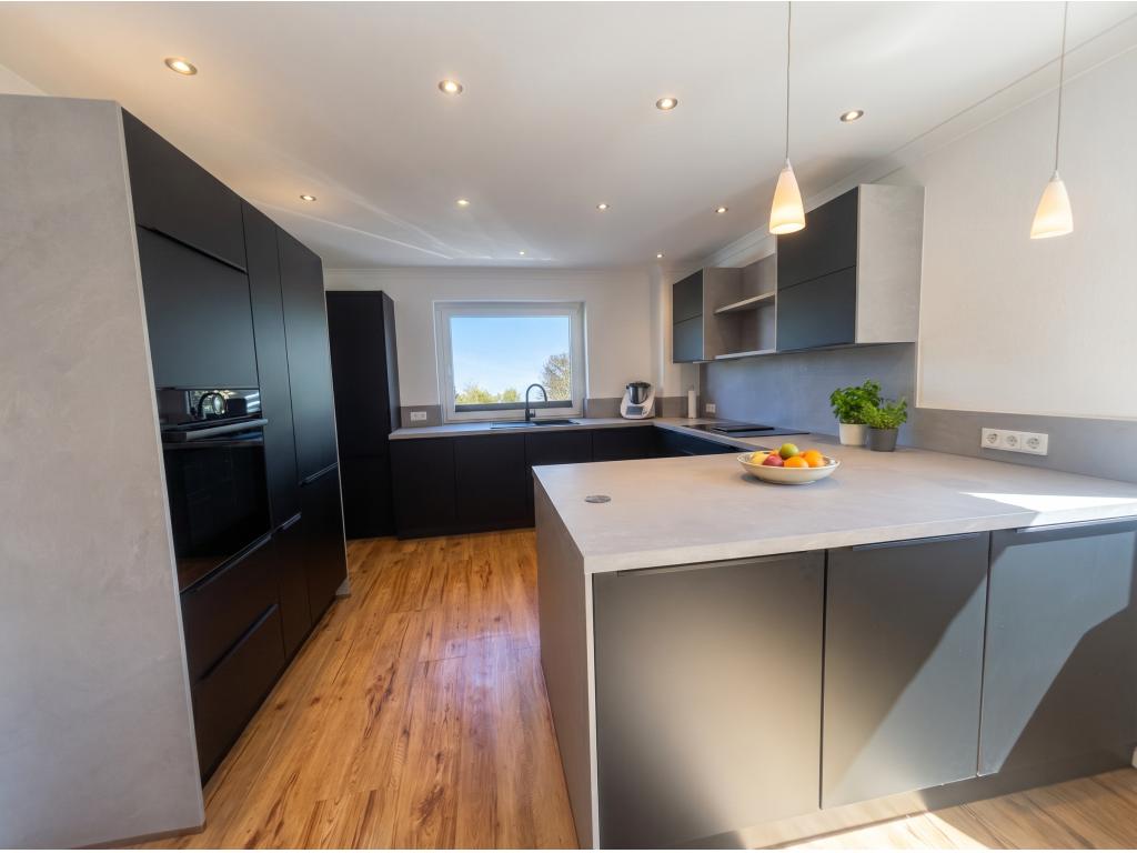 Einfamilienhaus: moderne Einbauk&uuml;che