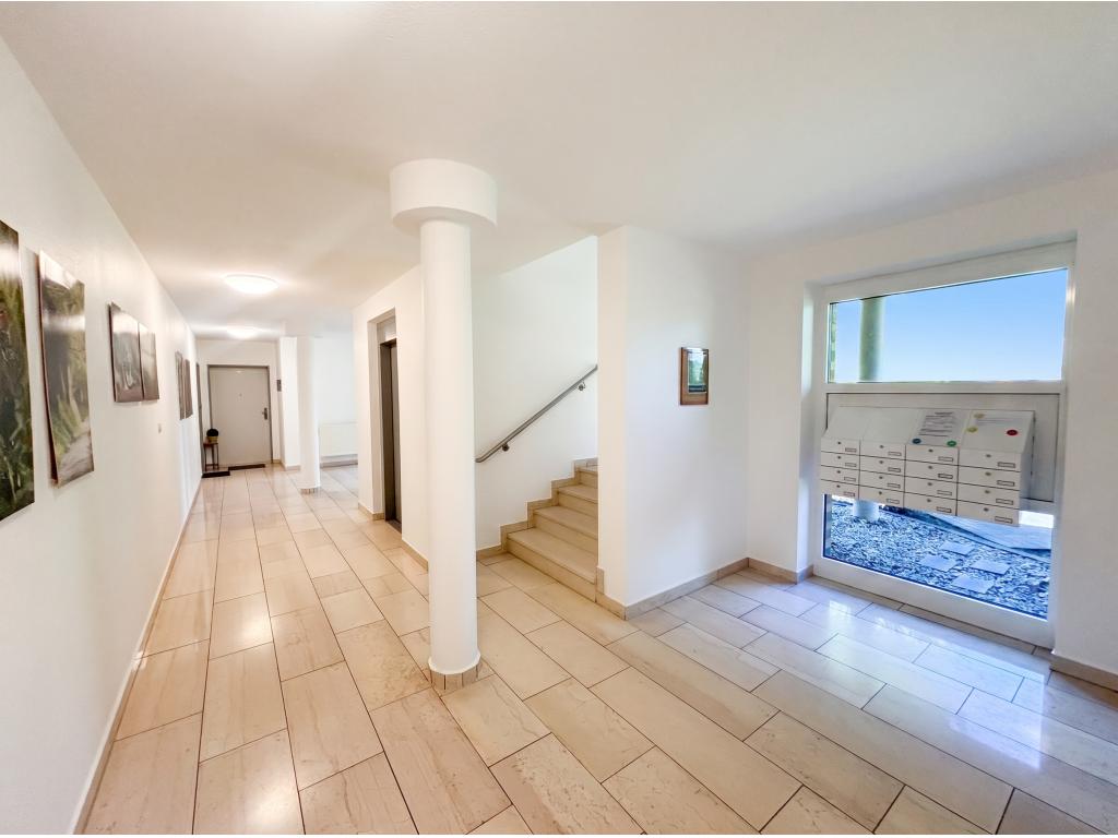 Flur / Treppenhaus 2 Zimmer Wohnung: Flur / Treppenhaus
