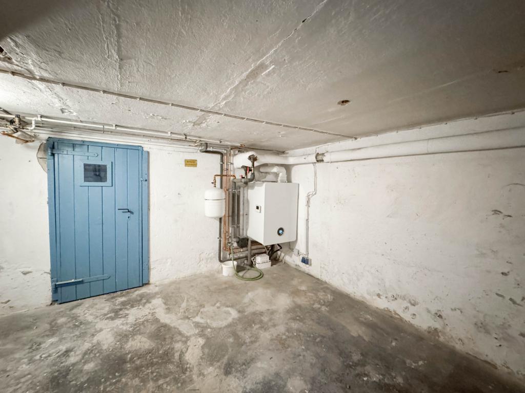 Einfamilienhaus: Heizungs- und Kellerraum
