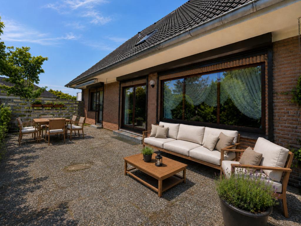 Terrasse - digitales Staging Einfamilienhaus: Terrasse - digitales Staging