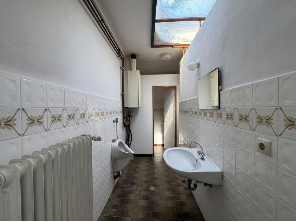Gäste-WC - Halle Einfamilienhaus: Gäste-WC - Halle