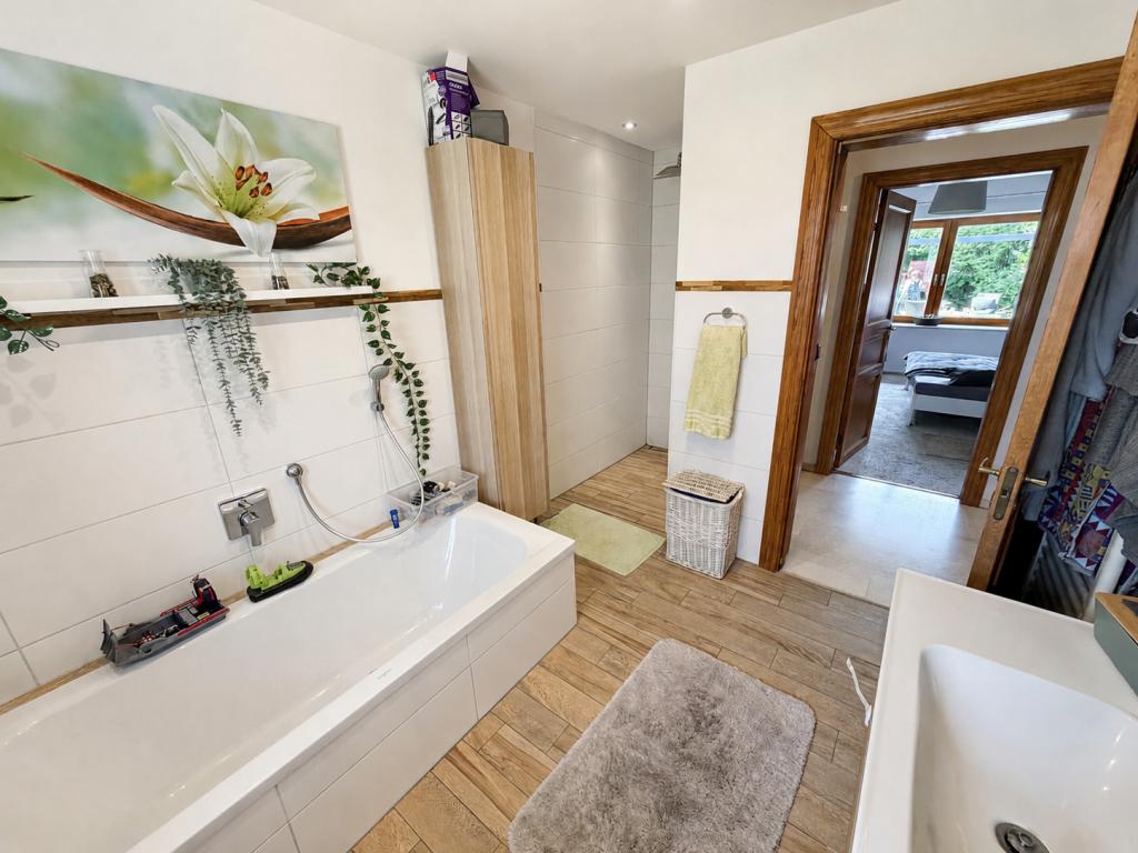 Badezimmer im EG Einfamilienhaus: Badezimmer im EG