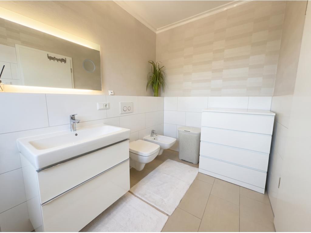 Badezimmer 4 Zimmer Wohnung: Badezimmer