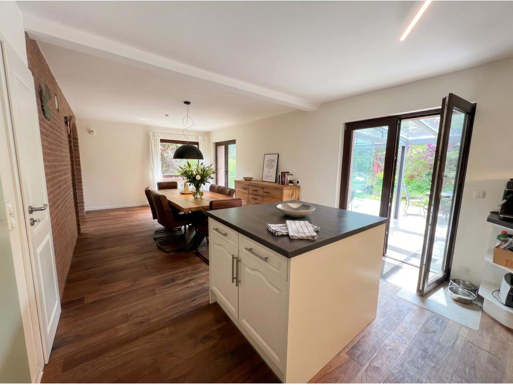 Mehrfamilienhaus: offenes Esszimmer - WE 1