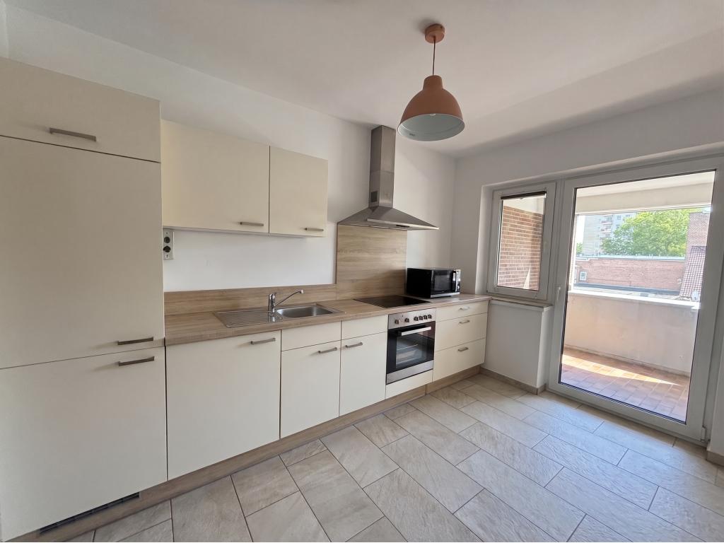 Küche mit Einbauküche 3 Zimmer Wohnung: Küche mit Einbauküche