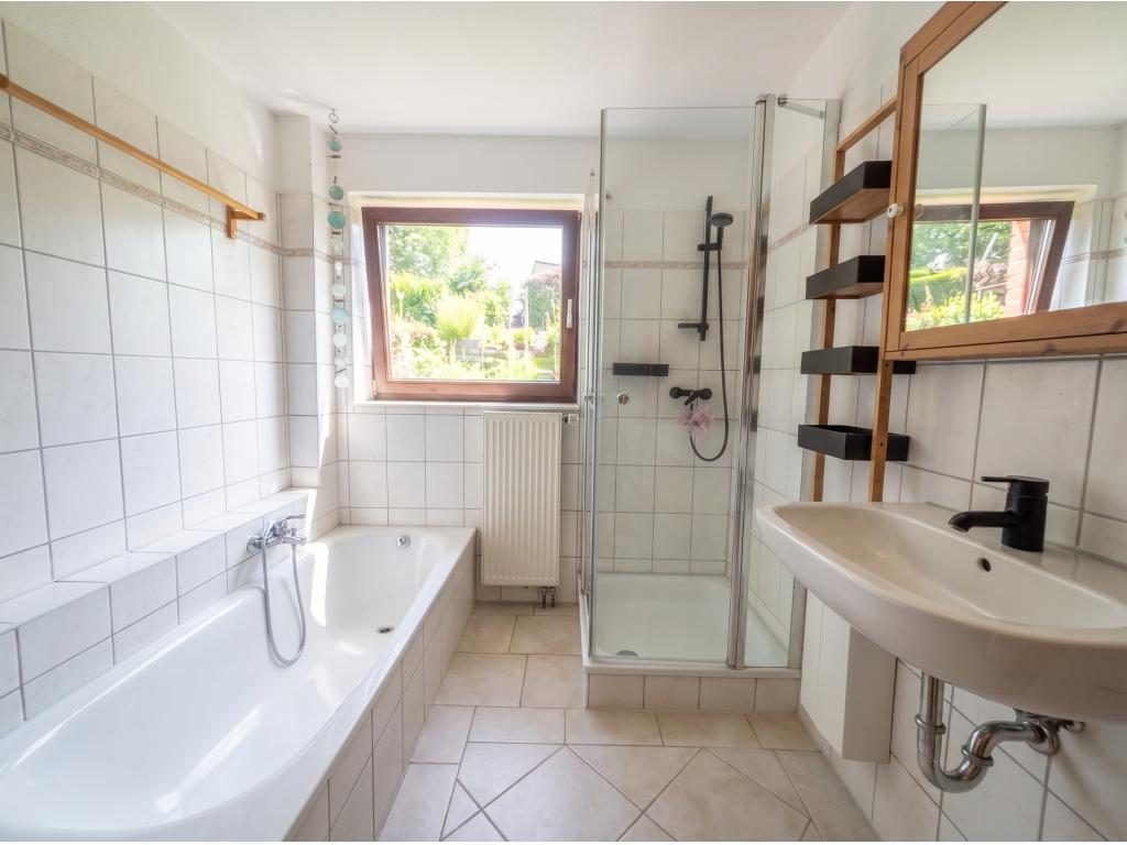 Einfamilienhaus: Badezimmer - Wohnung 1 (Souterrain)