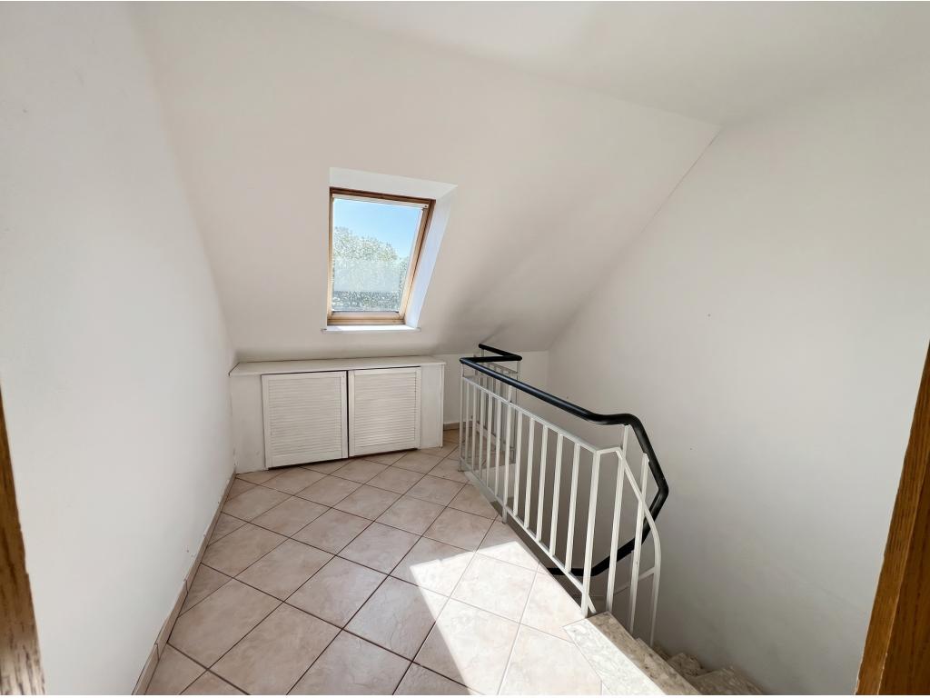 Einfamilienhaus: Treppenhaus - Eingang zur 3.Wohnung (OG)