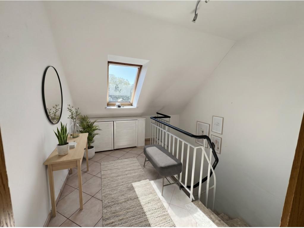 Einfamilienhaus: Treppenhaus - digitales Staging