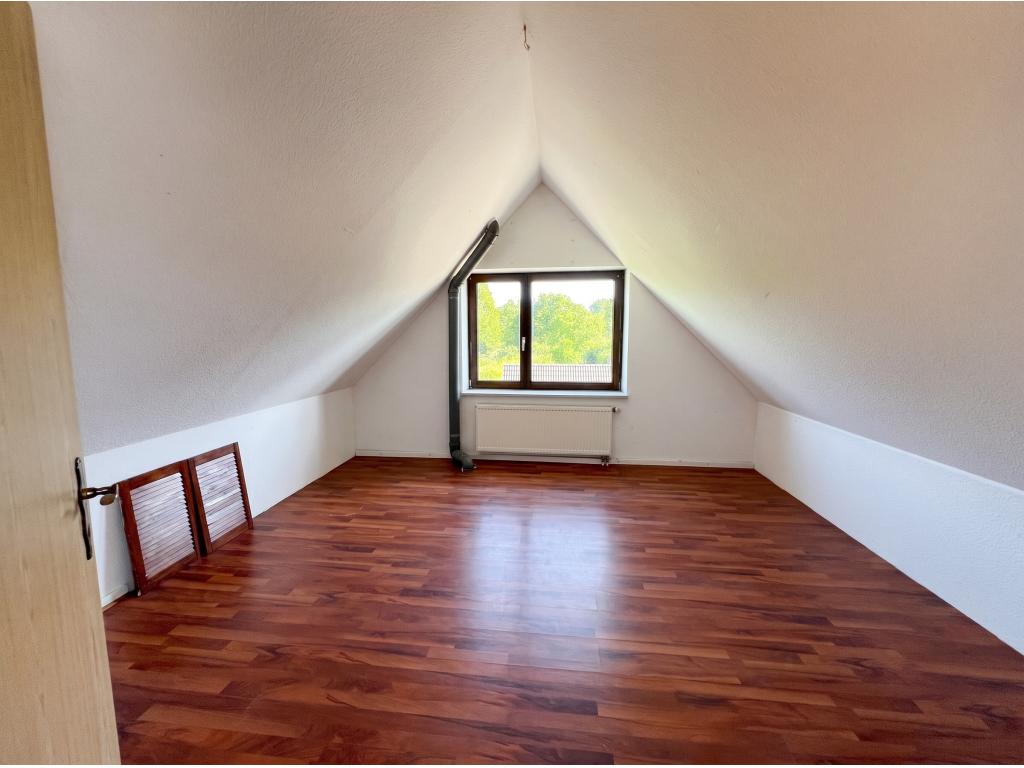 Einfamilienhaus: Zimmer 3 - Wohnung 3 (DG)