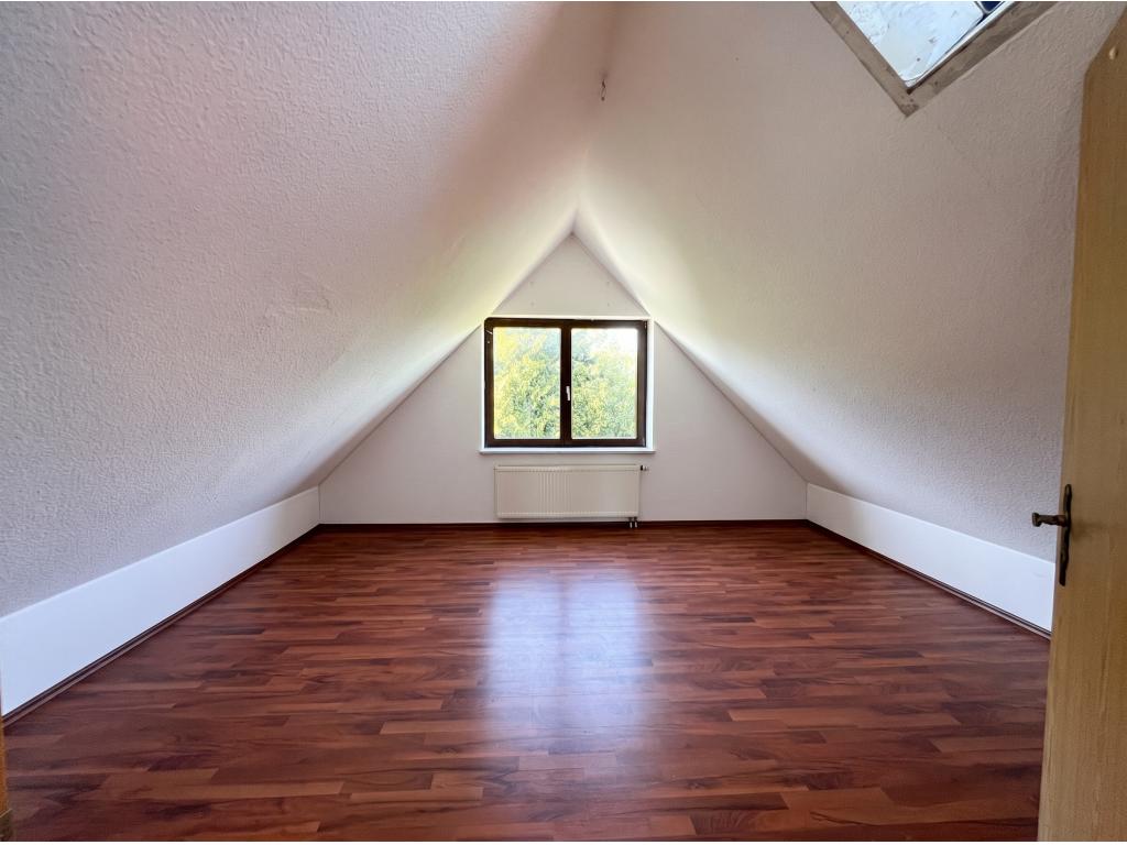 Einfamilienhaus: Zimmer 4 - Wohnung 3 (DG)