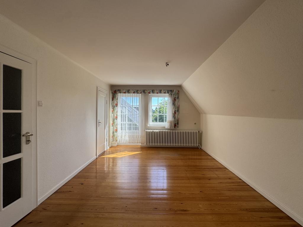 Einfamilienhaus: Zimmer 2 - OG mit Balkon