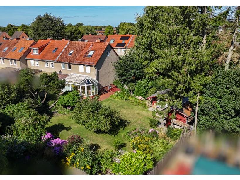 Gartenansicht mit Wintergarten Reihenhaus: Gartenansicht mit Wintergarten