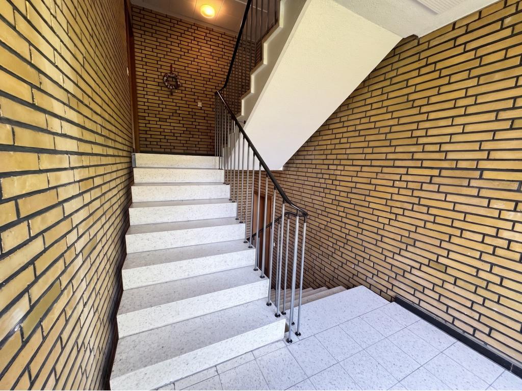 Treppenhaus 2 Zimmer Wohnung: Treppenhaus