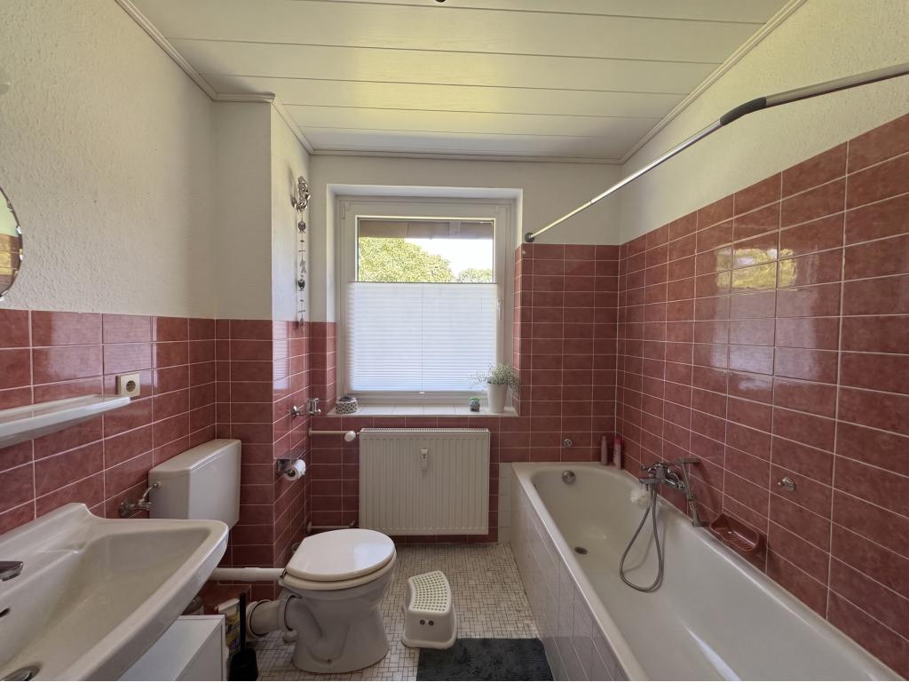 Badezimmer 2 Zimmer Wohnung: Badezimmer