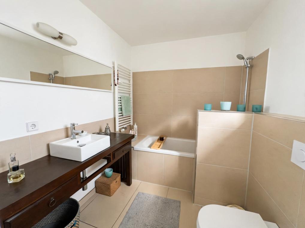 Badezimmer im EG Villa: Badezimmer im EG