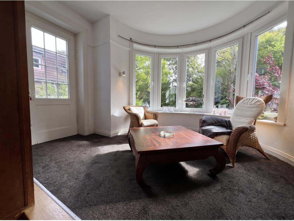 Charmanter Erker mit Terrassenzugang Villa: Charmanter Erker mit Terrassenzugang