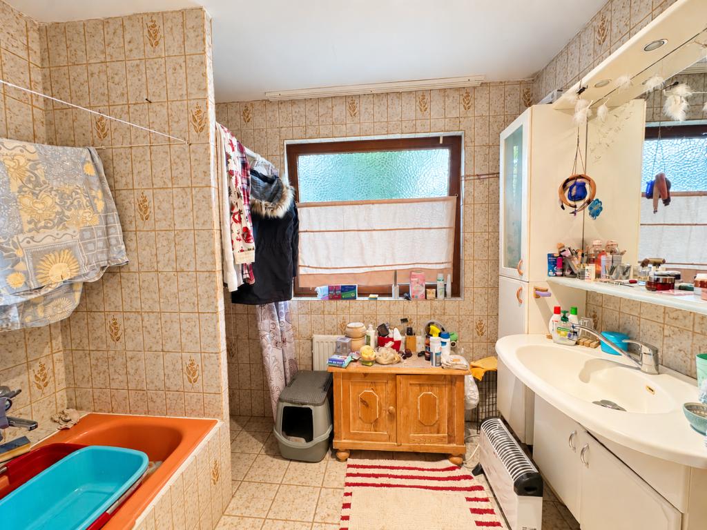 Badezimmer - zweite Wohneinheit Einfamilienhaus: Badezimmer - zweite Wohneinheit