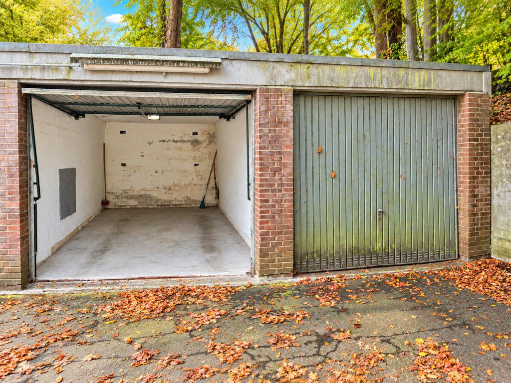 3 Zimmer Wohnung: eigener Garagenstellplatz