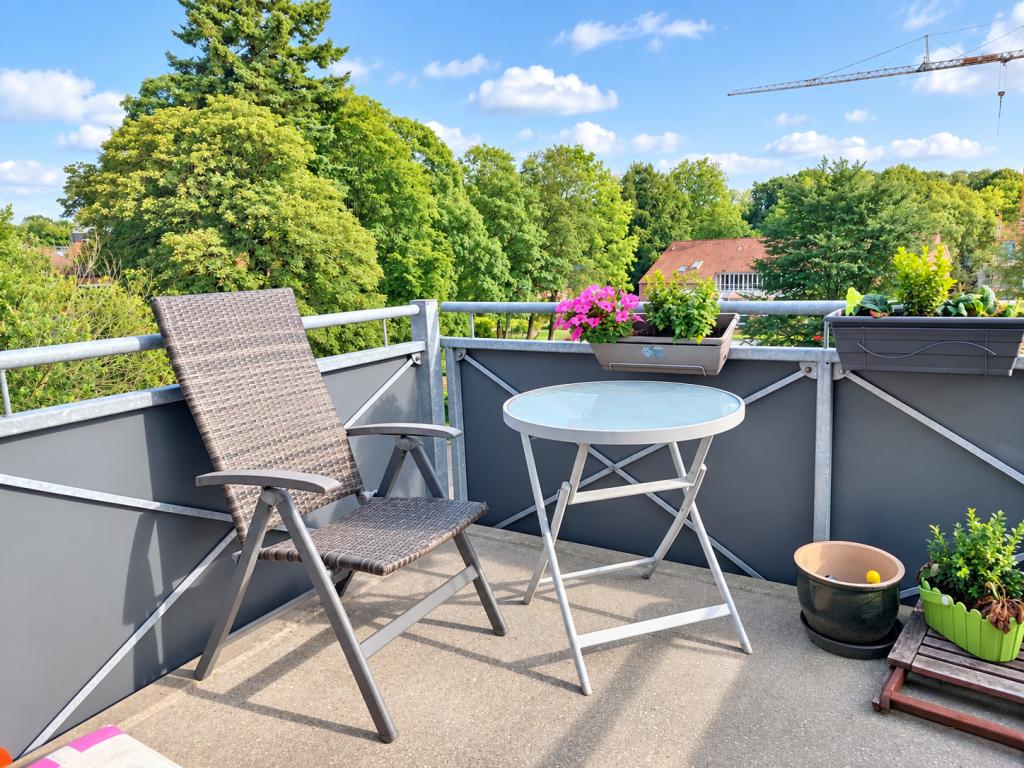 Beispielbild Balkon - aufgenommen 2022 Mehrfamilienhaus: Beispielbild Balkon - aufgenommen 2022