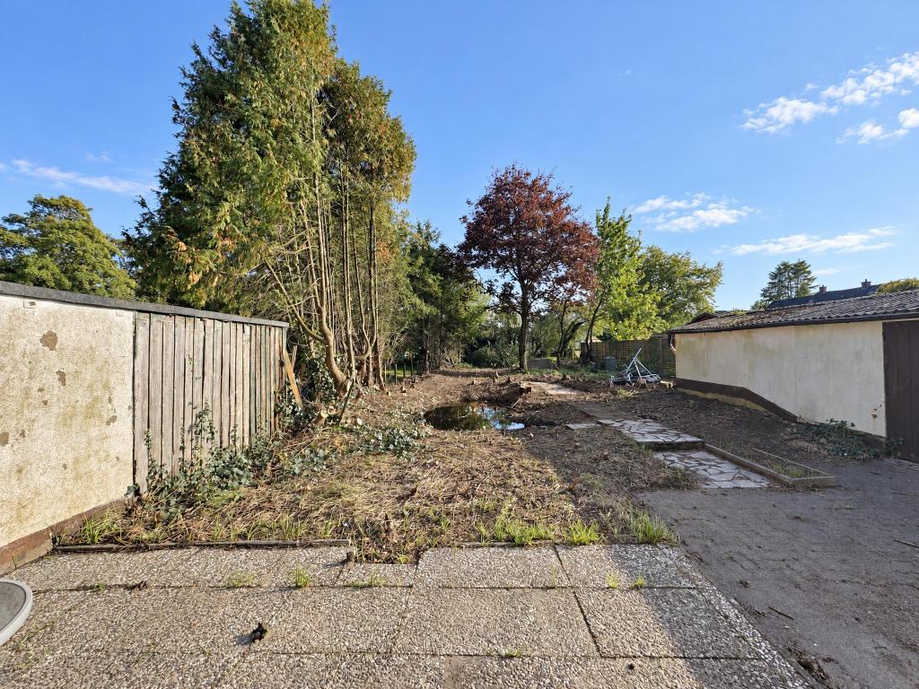 Doppelhaush&auml;lfte: Terrasse und Garten