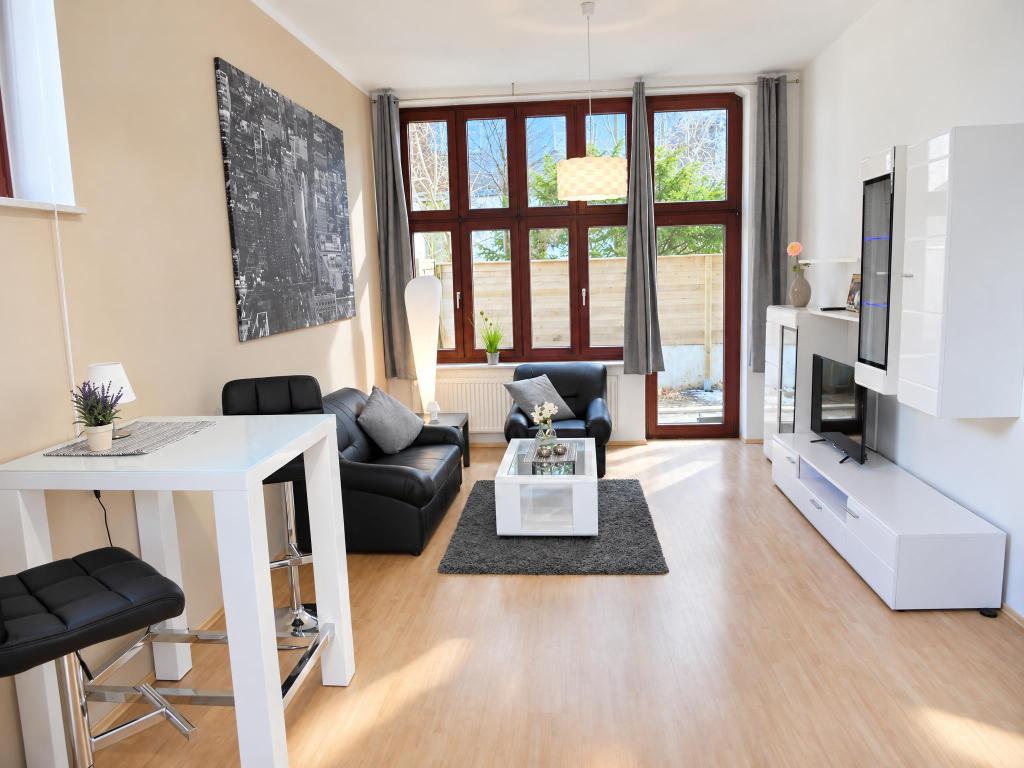 Wohnung 1 - Wohnzimmer Mehrfamilienhaus: Wohnung 1 - Wohnzimmer