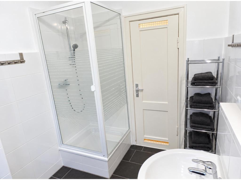 Wohnung 6 - Badezimmer Mehrfamilienhaus: Wohnung 6 - Badezimmer